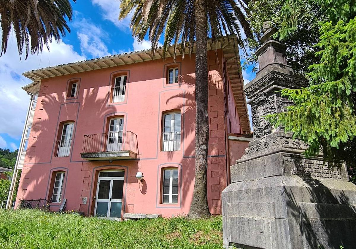 La antigua residencia de Llodio está abandonada desde 2002.