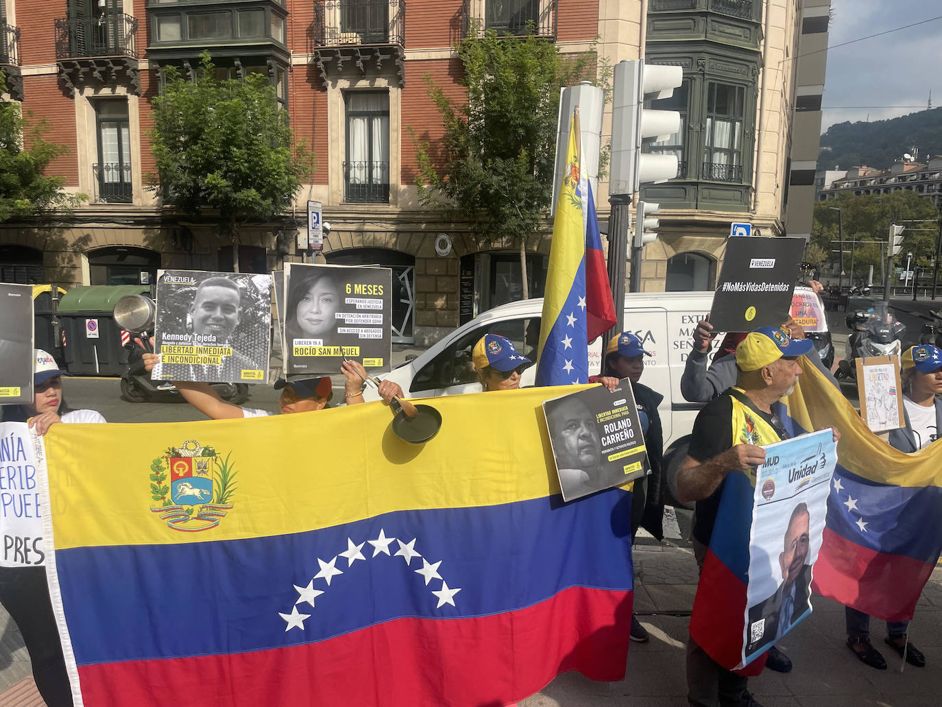 Concentración en la plaza Venezuela de Bilbao.