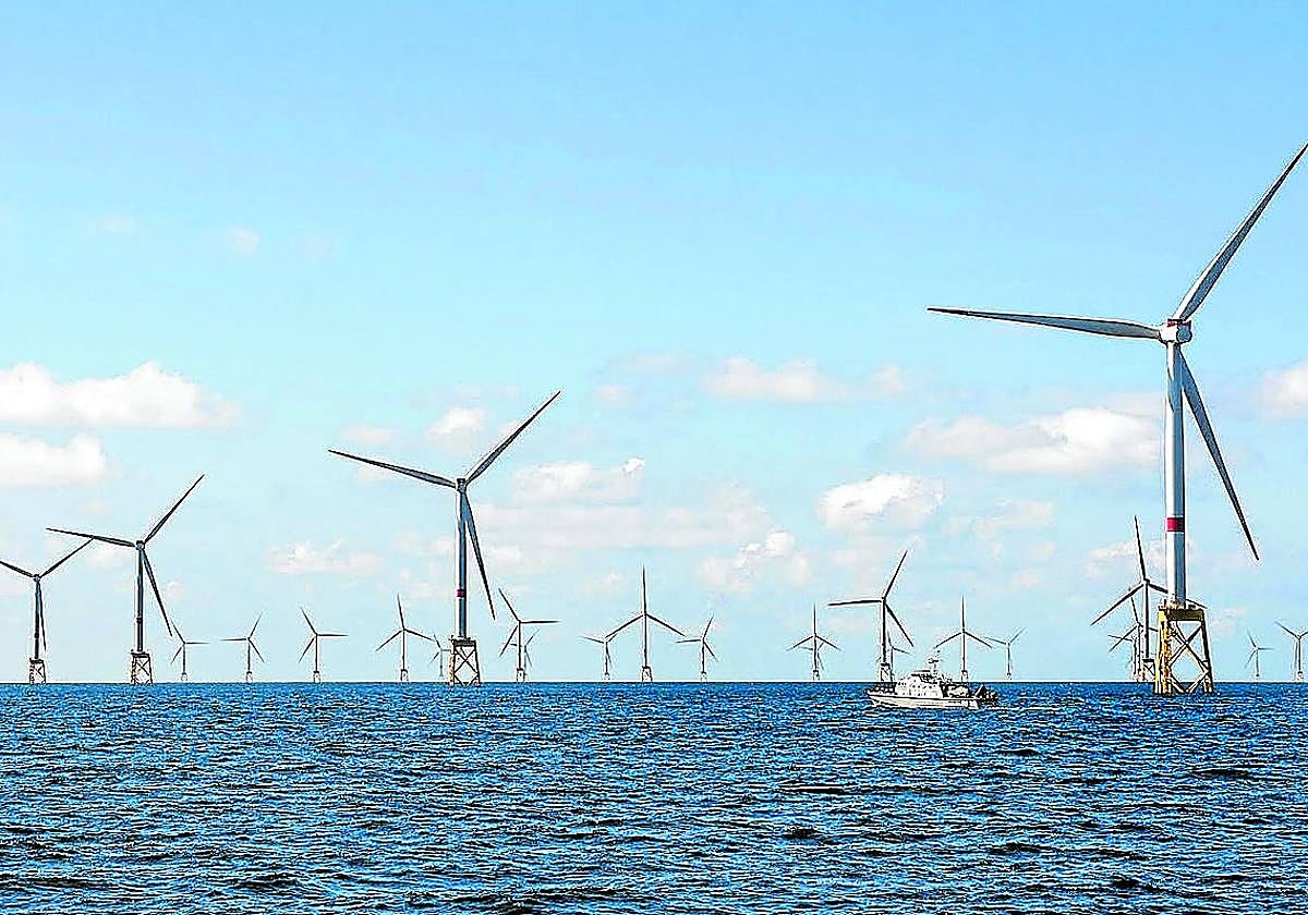 Imagen de parte del parque eólico marino construido por Iberdrola en la costa norte de Francia.
