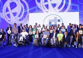 Foto de familia de los galardonados en los Premios GaituzSport.