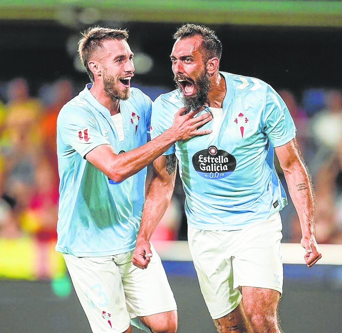 Minguez y Borja Iglesias celebran un gol del Celta.