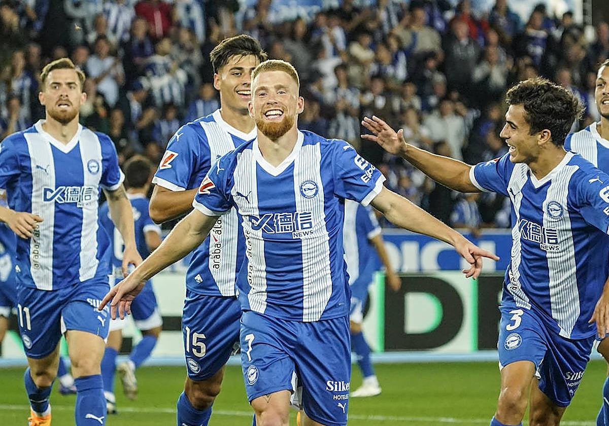 Carlos Vicente celebra el gol ante el Sevilla.