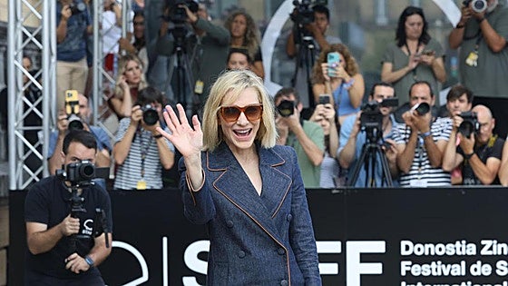 Cate Blanchett aterriza en una fugaz visita para recibir su Premio Donostia