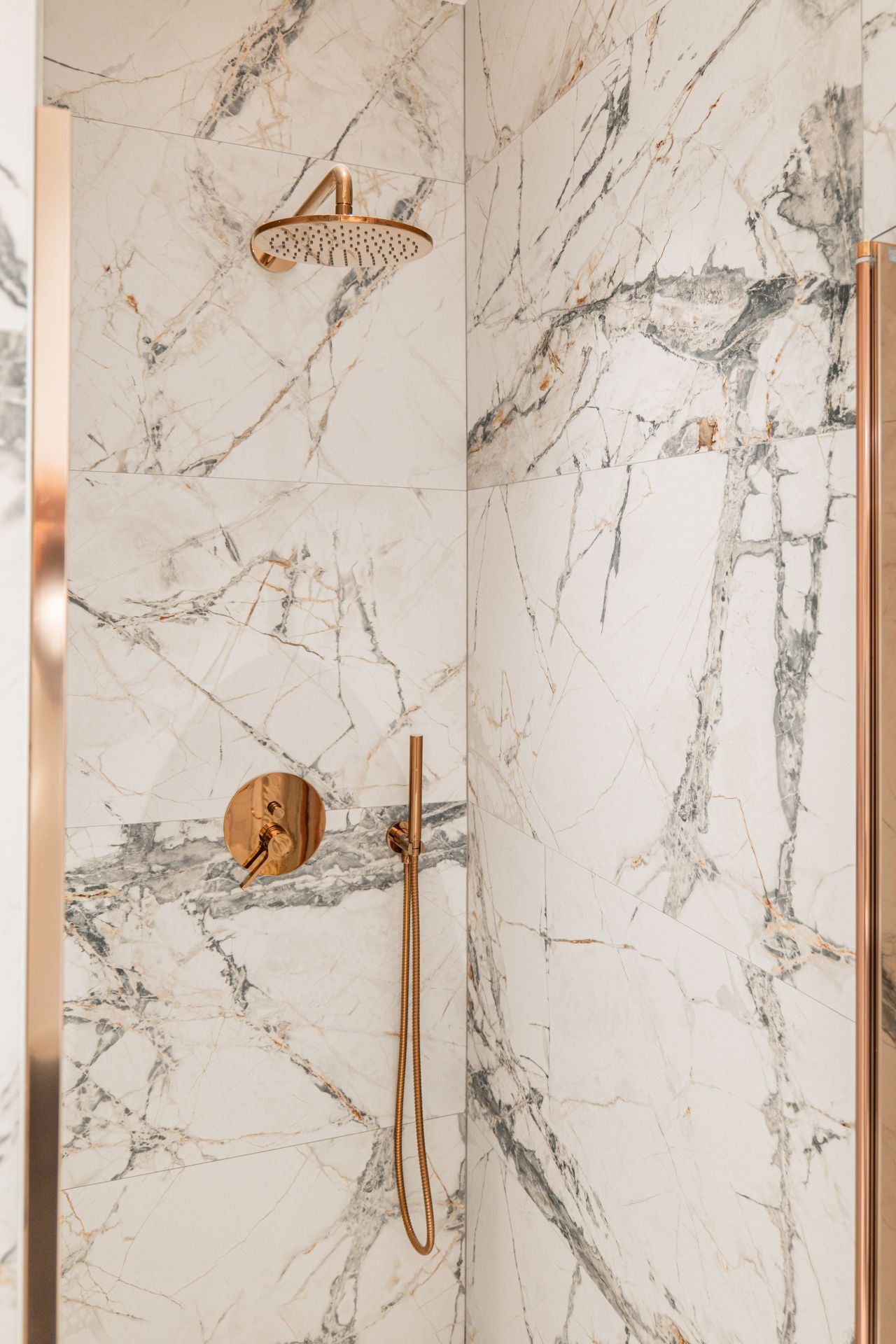 La vivienda de una familia en el Ensanche bilbaíno con más de 100 años de historia y toque moderno