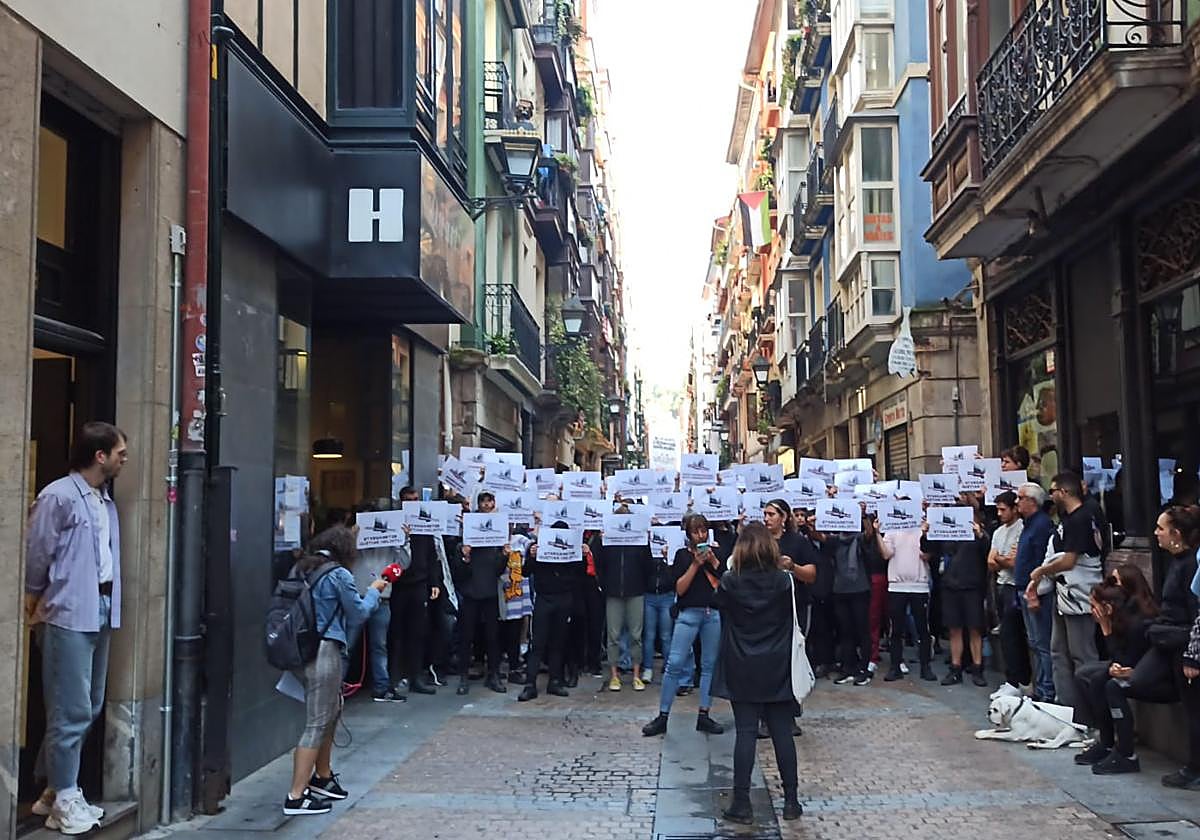 Los manifestantes, en el Casco Viejo.