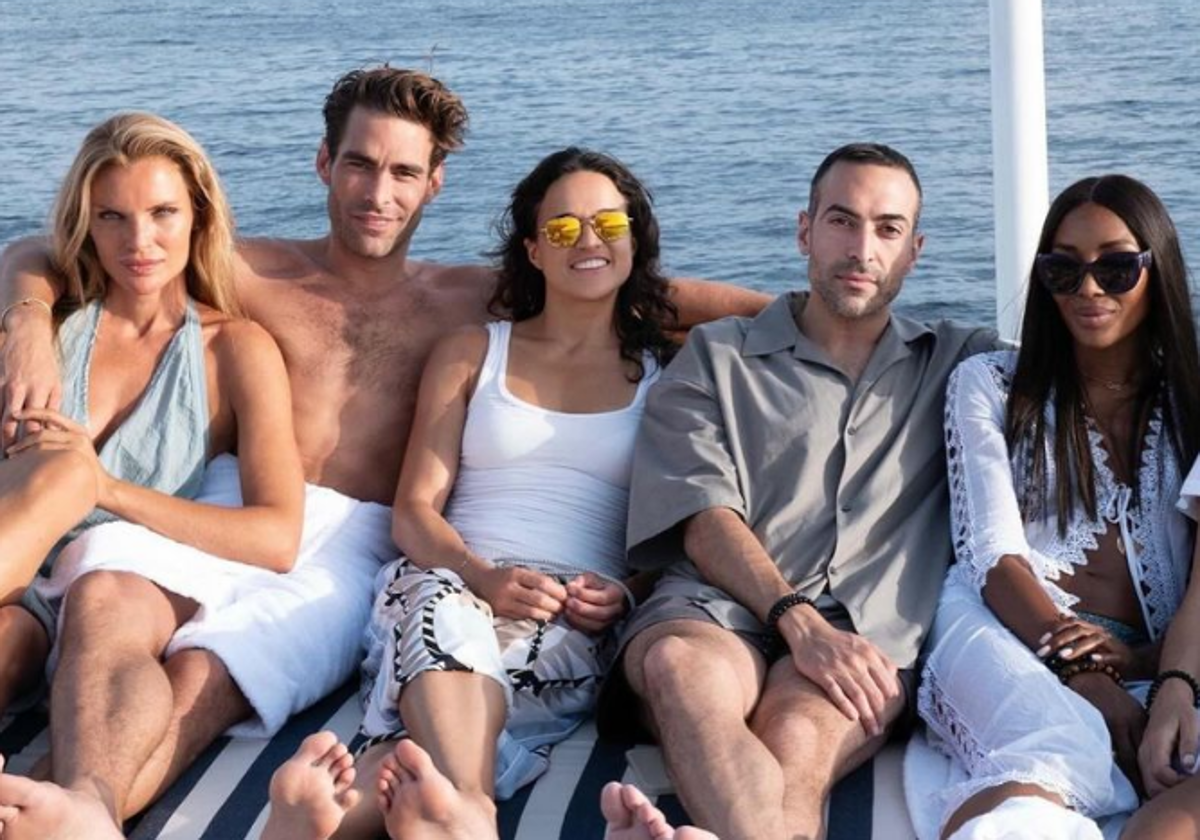 Las vacaciones de Jon Kortajarena rodeado de estrellas: Naomi Campbell, Esther Cañadas...