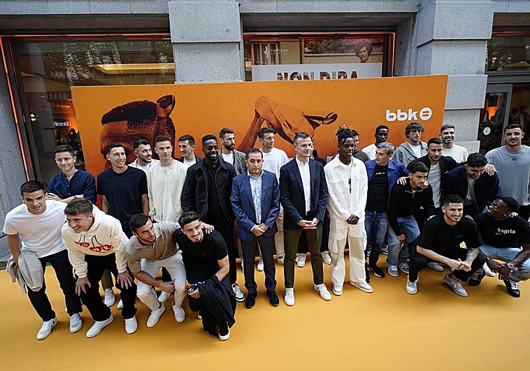 La plantilla del Athletic, en el 'photocall' de la Sala BBK