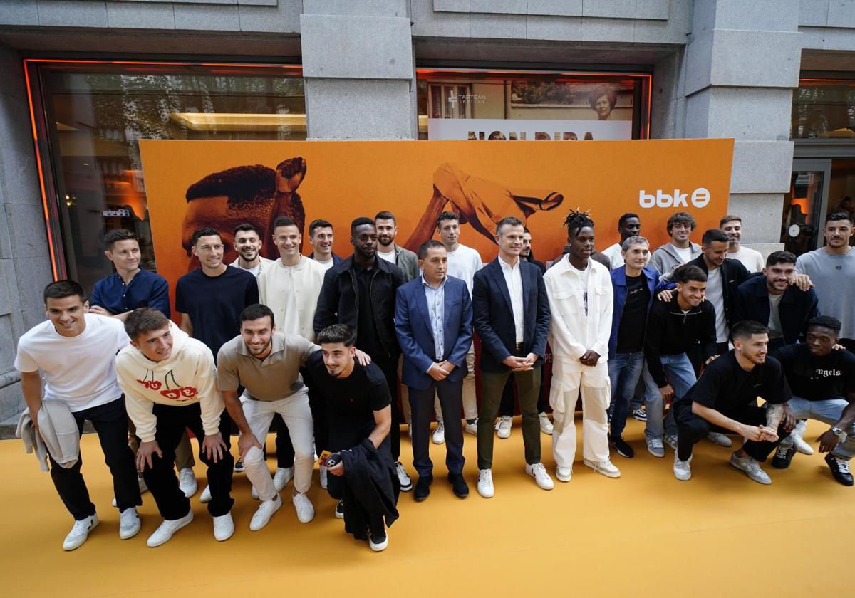 La plantilla del Athletic arropa a los Williams en la presentación de su documental en Bilbao