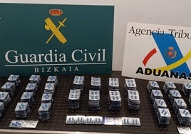 Denunciadas dos personas en el aeropuerto de Bilbao con 612 pastillas de sildenafil