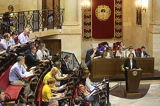 La oposición critica la «ausencia de rumbo» en las políticas forales