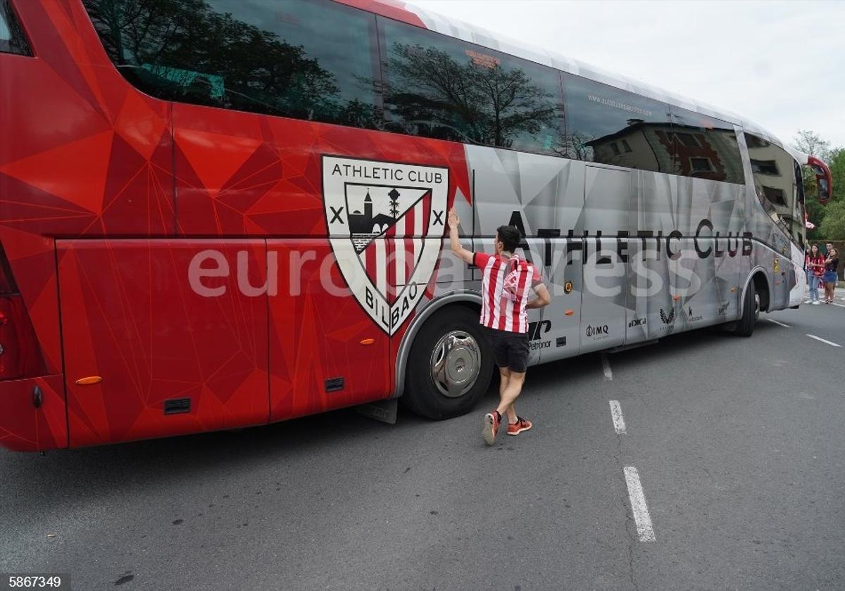 El equipo parte a las 10 de la mañana de Lezama al aeropuerto y entrenará en el Olímpico por la tarde