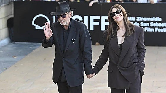 Monica Bellucci aparece por sorpresa en San Sebastián acompañada por Tim Burton