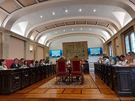Los concejales, en una imagen del pleno de ayer en el Ayuntamiento.