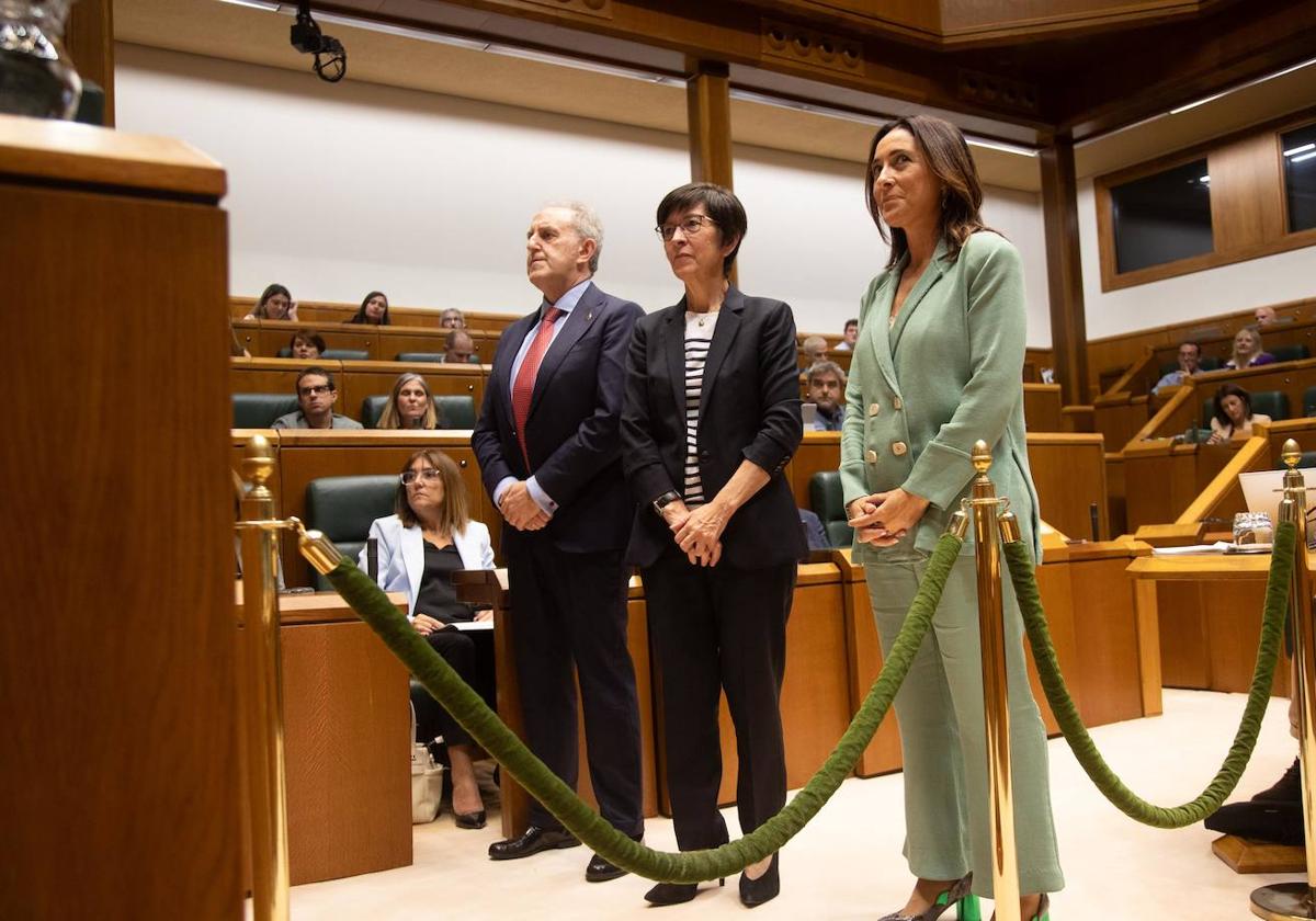 Gil, Beltrán de Heredia y Bideguren, durante el pleno ordinario de este jueves.