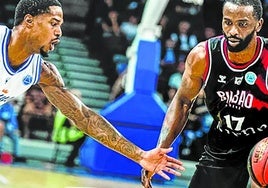 Marvin Jones busca irse de Johnson del Neptunas en el partido de ida de la Europe Cup jugado en Lituania.