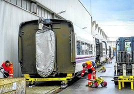 Trabajadores de la planta vasca de Talgo, en Rivabellosa (Álava).