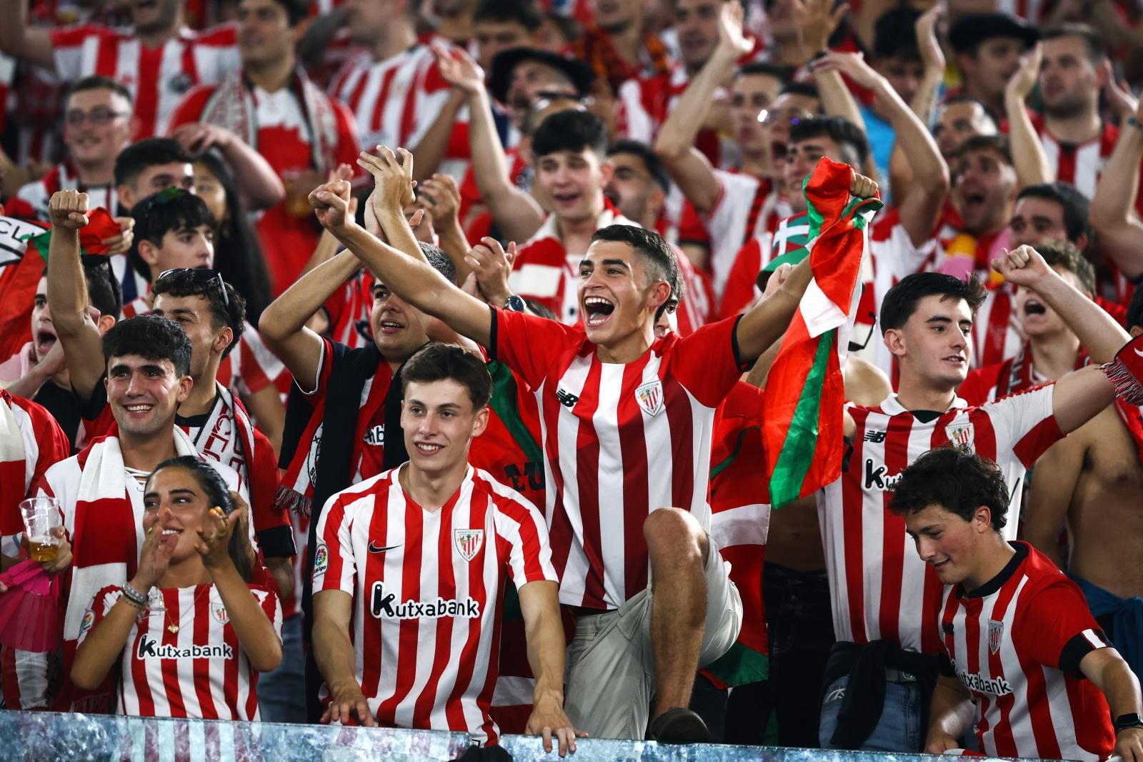 Aficionados del Athletic en el Olímpico de Roma.