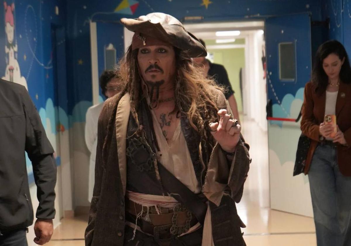 Las imágenes de Johnny Depp como Capitán Jack Sparrow en el Hospital de Donostia