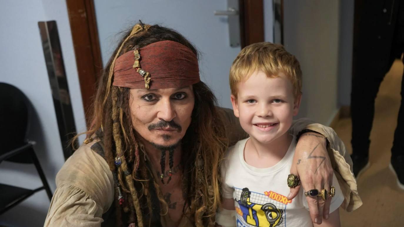 Las imágenes de Johnny Depp como Capitán Jack Sparrow en el Hospital de Donostia