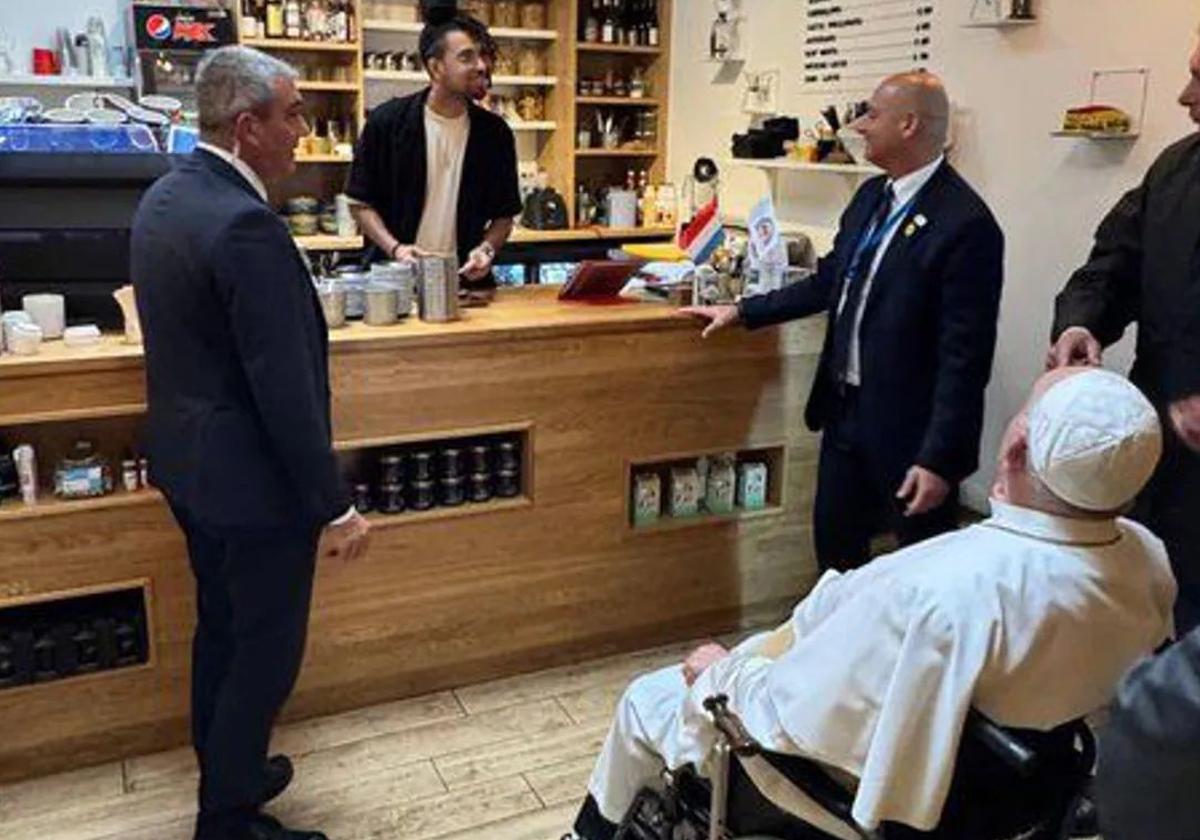 El Papa Francisco durante su 'escapada' a un bar de Luxemburgo