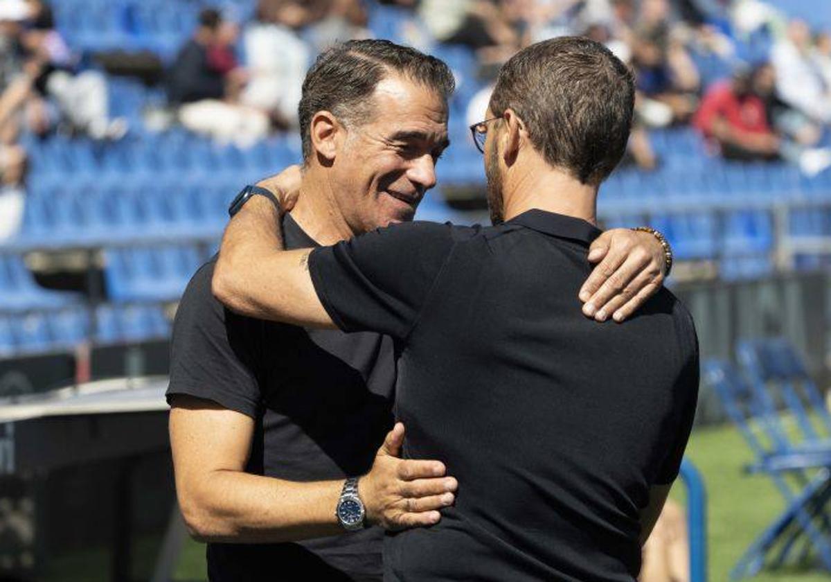 Luis García y Bordalás se saludan antes del partido.