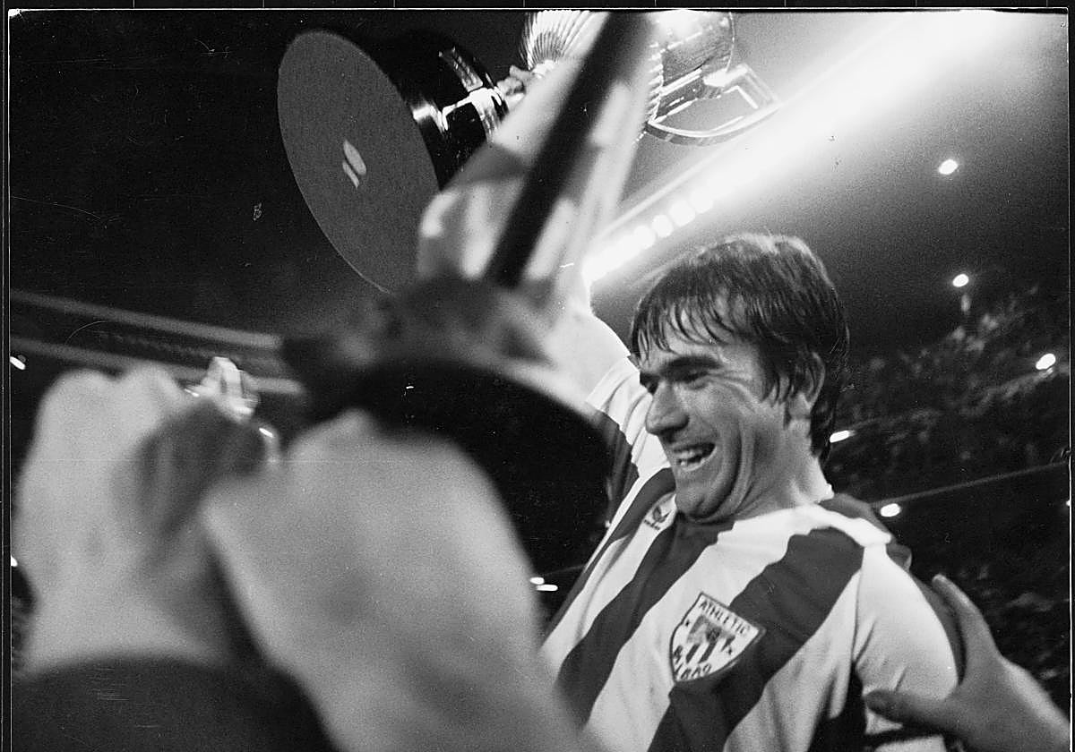 Dani con el trofeo de Copa de 1984.