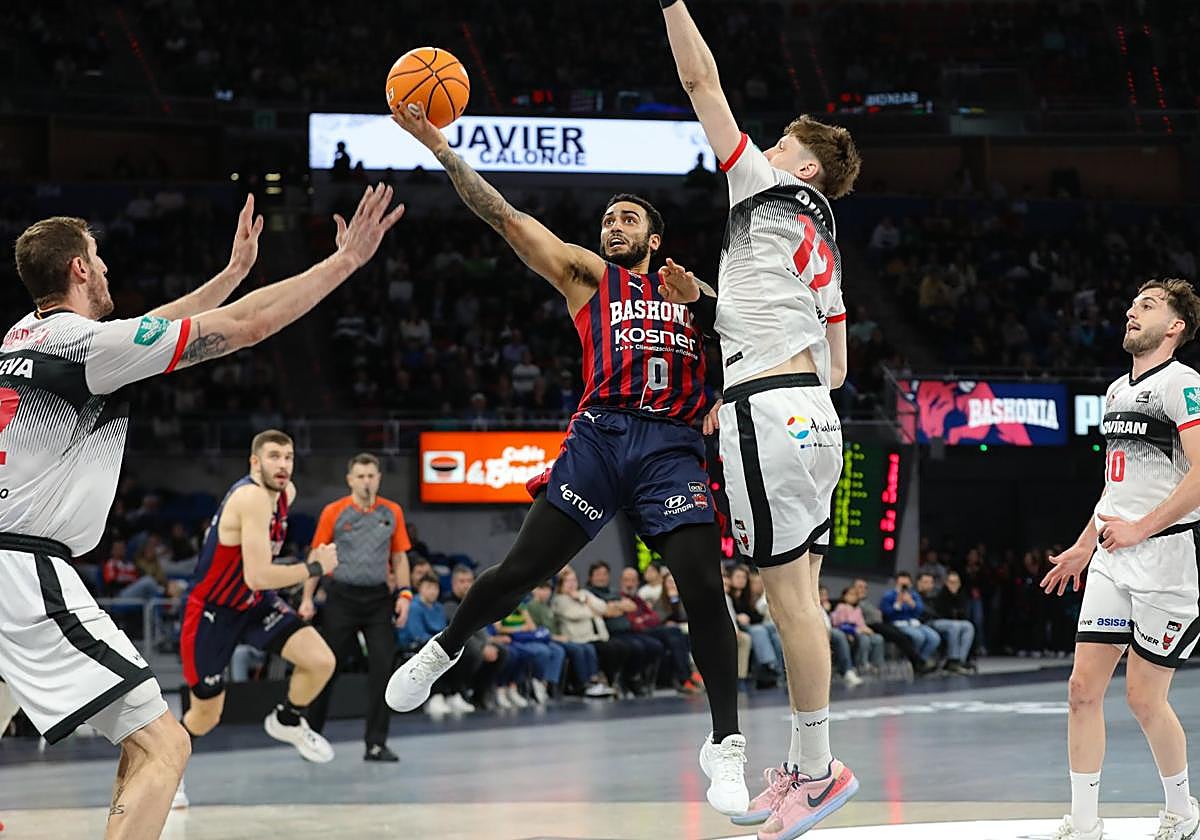 Howard entra a canasta ante la oposicion de Ubal.