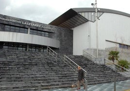 Imagen de arhivo del exterior del polideportivo de Lasesarre.