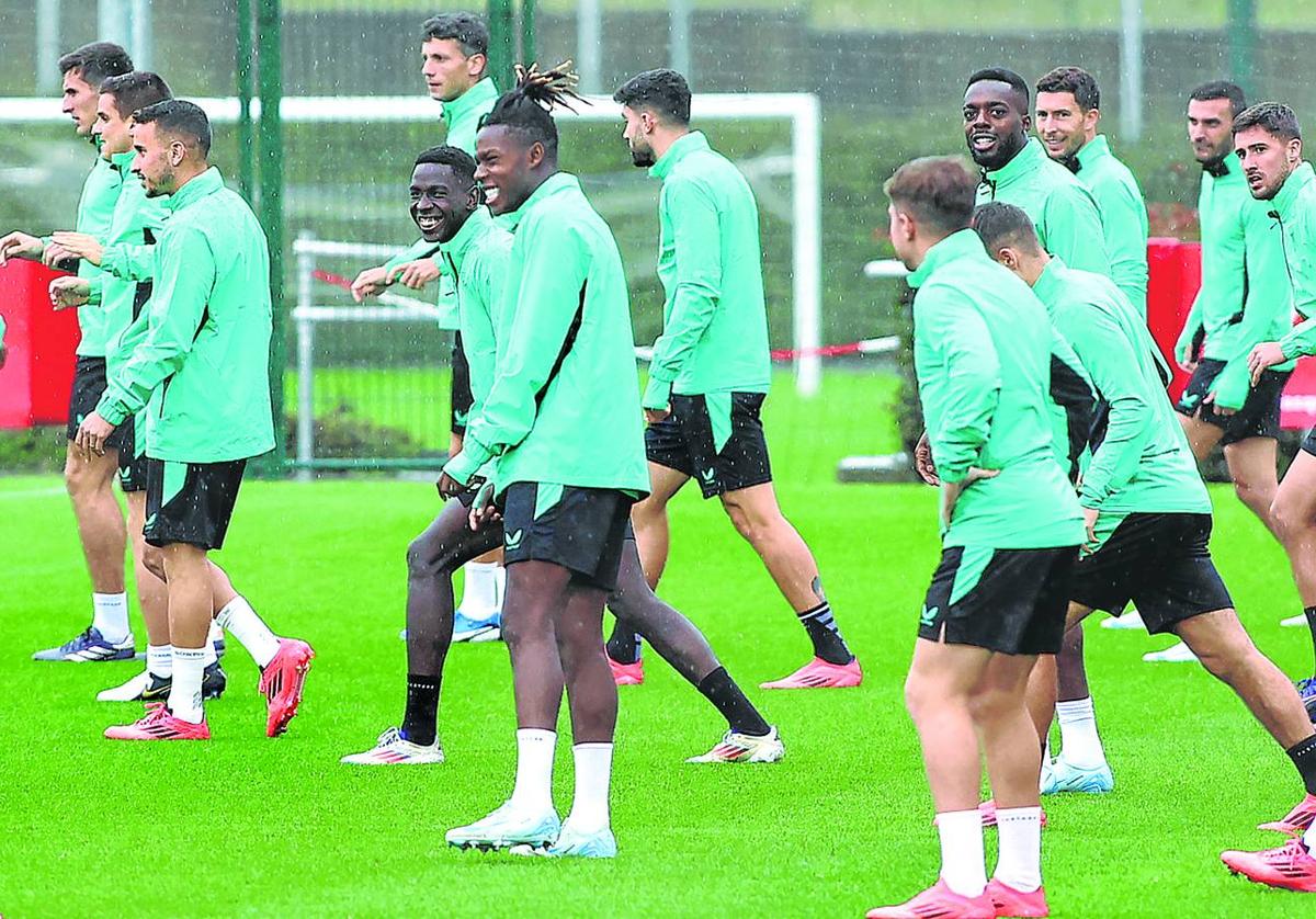 Buen ambiente. Los jugadores del Athletic realizaron su último entrenamiento ayer por la tarde en las instalaciones de Lezama.