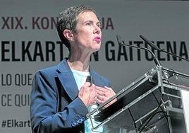 Hilary Cottam fue la encargada de abrir ayer el XIX Congreso de Estudios Vascos en Vitoria.