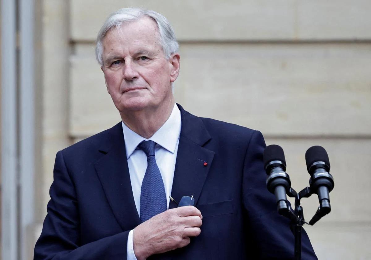 Michel Barnier durante la ceremonia de traspaso de poder.