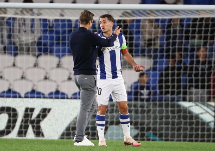 La dura crítica de Oyarzabal e Imanol a la UEFA tras los incidentes de los ultras del Anderlecht