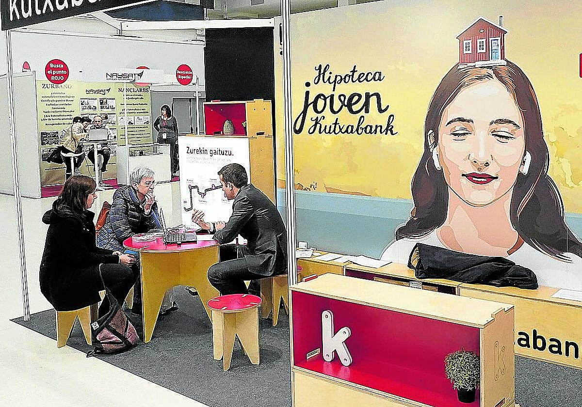 Oferta hipotecaria en una sucursal de banco.