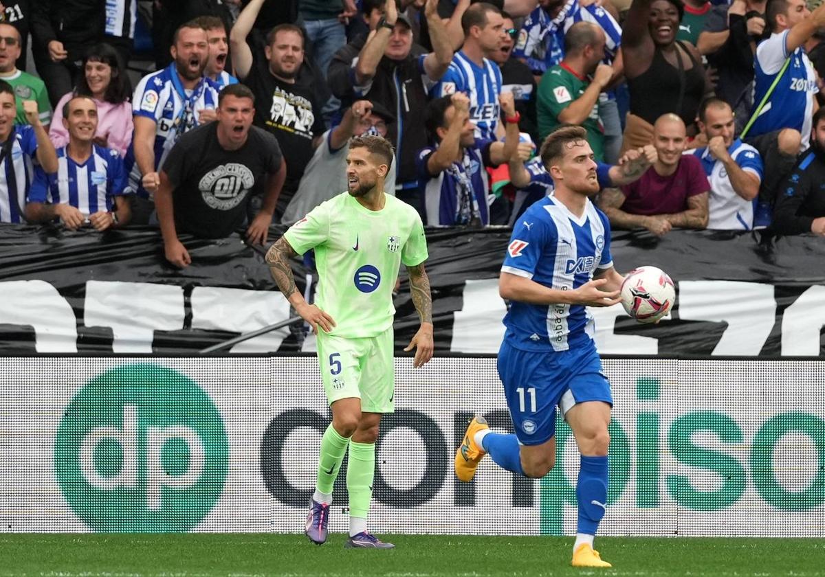 Toni Martínez celebra su gol al Barcelona que luego fue anulado por el VAR.