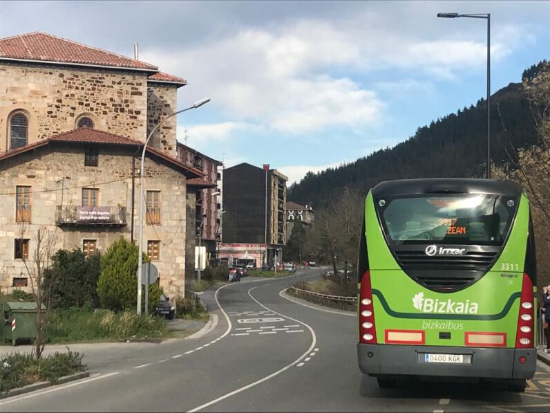 Bizkaibus probará en Urdaibai un servicio de autobús a demanda con pequeñas unidades