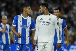 Mouriño se encara con Bellingham durante el duelo ante el Real Madrid.