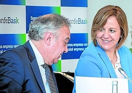 La presidenta de Confebask, Tamara Yagüe, junto al secretario general, Eduardo Arechaga.