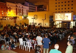 Cine al aire libre, patios escolares verdes, más cuidados a gatos callejeros... lo que piden los vecinos de Bilbao