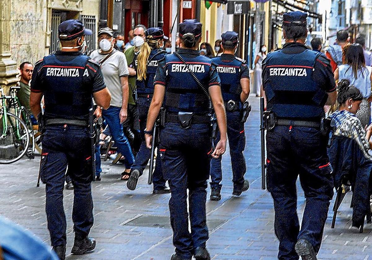https://s3.ppllstatics.com/elcorreo/www/multimedia/2024/10/10/ertzaintza-kwQ-U2201466868897Br-1200x840@ElCorreo.jpg