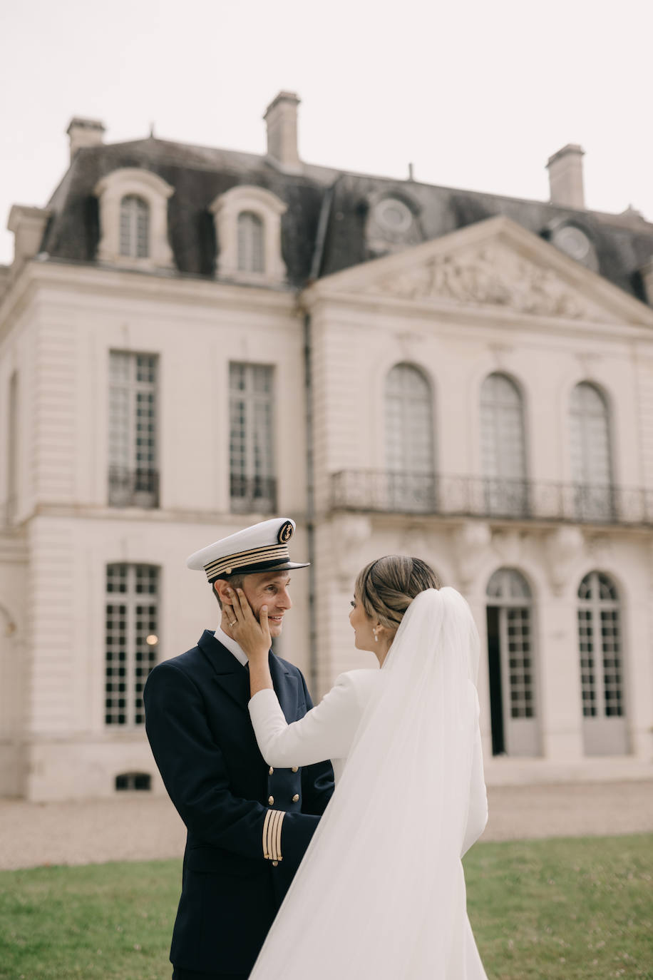 Cecilia, la novia que viajó cuatro veces desde México para hacerse en Bilbao su vestido soñado