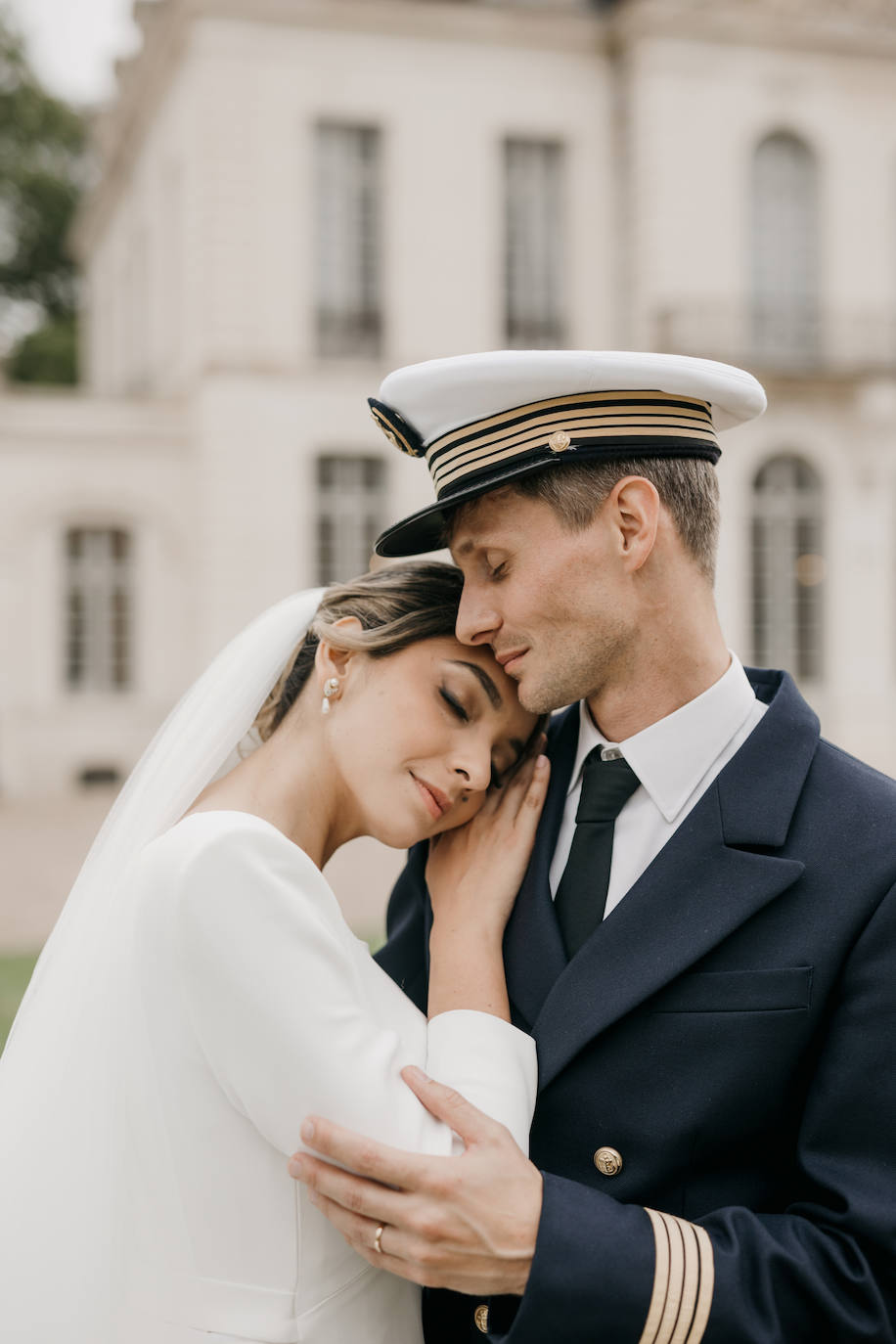 Cecilia, la novia que viajó cuatro veces desde México para hacerse en Bilbao su vestido soñado