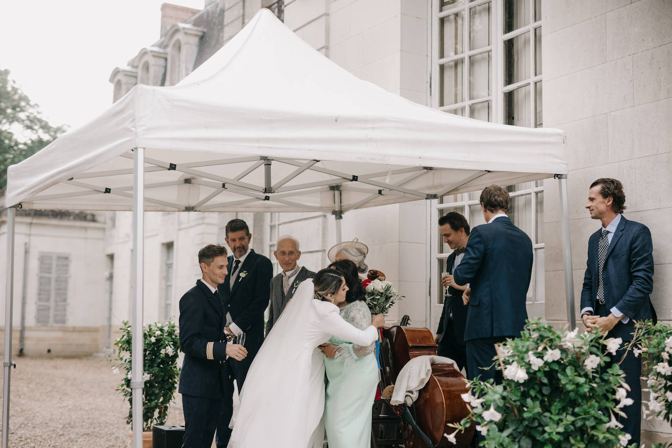 Cecilia, la novia que viajó cuatro veces desde México para hacerse en Bilbao su vestido soñado