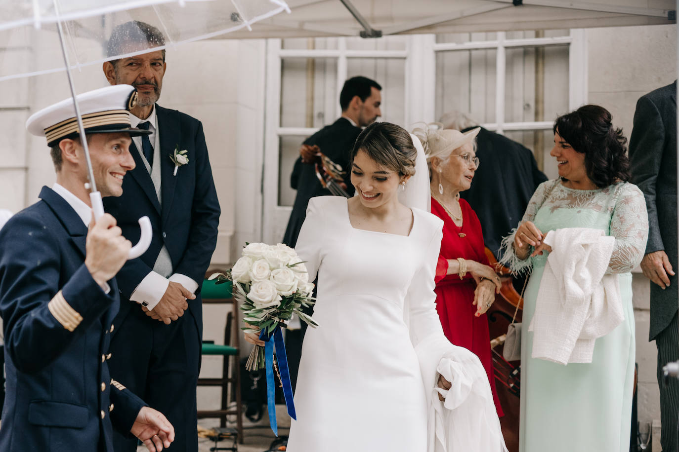 Cecilia, la novia que viajó cuatro veces desde México para hacerse en Bilbao su vestido soñado