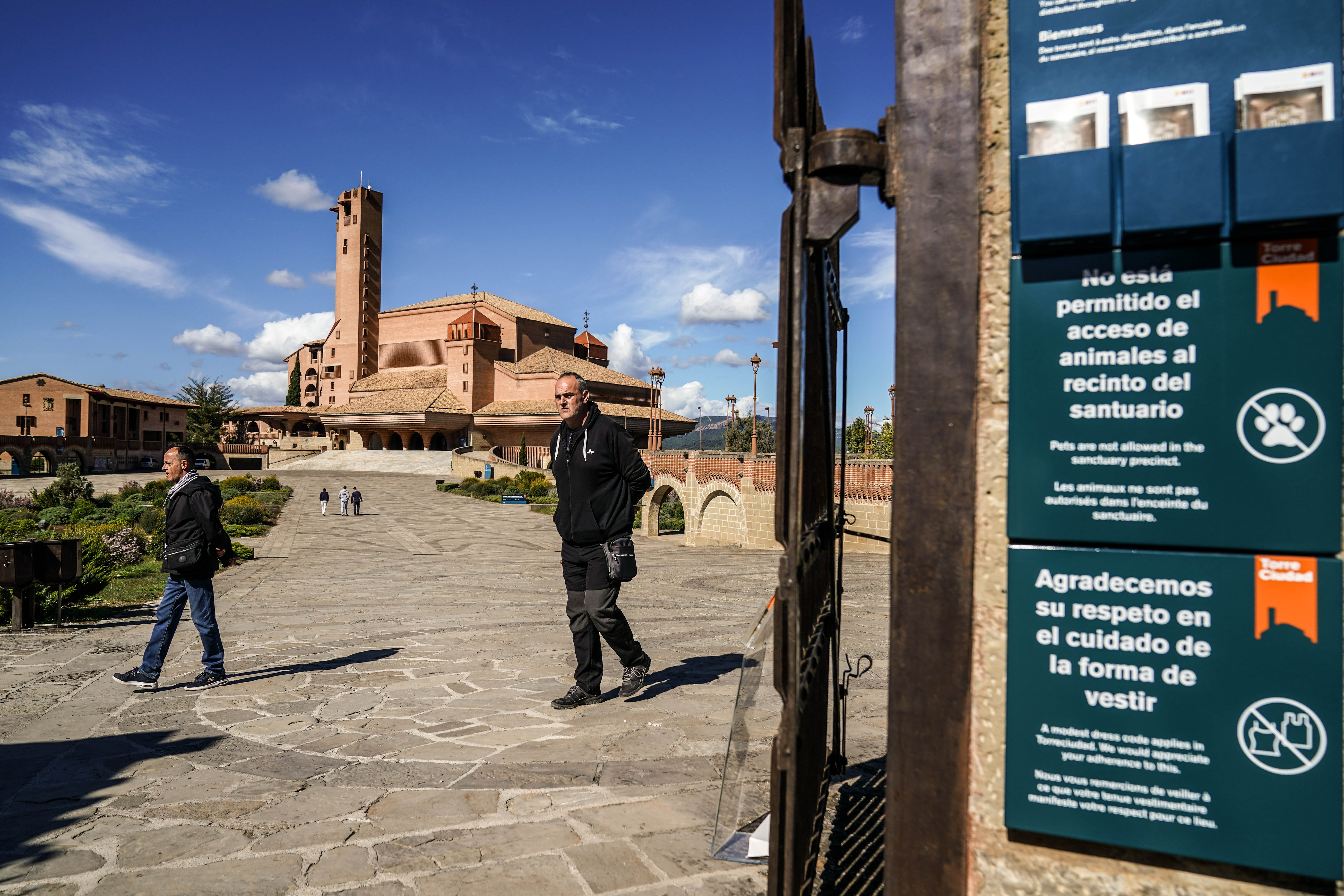 La entrada al santuario.