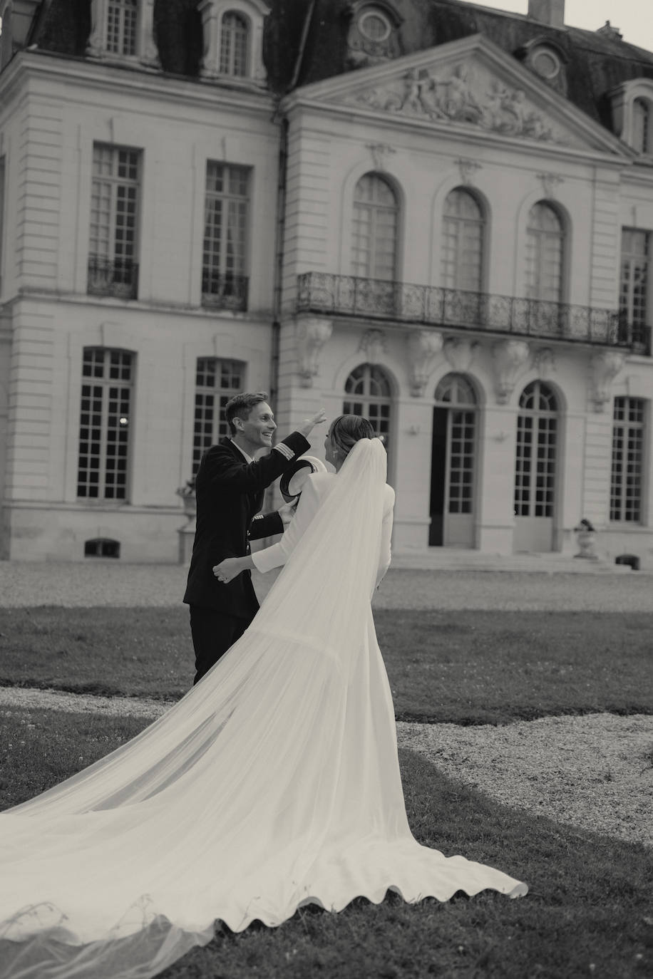 Cecilia, la novia que viajó cuatro veces desde México para hacerse en Bilbao su vestido soñado