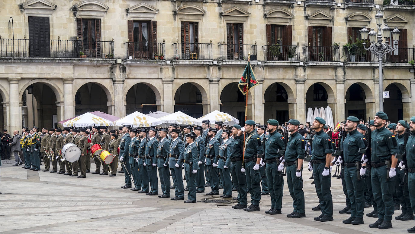 La Guardia Civil celebra el 12 de Octubre en el centro de Vitoria