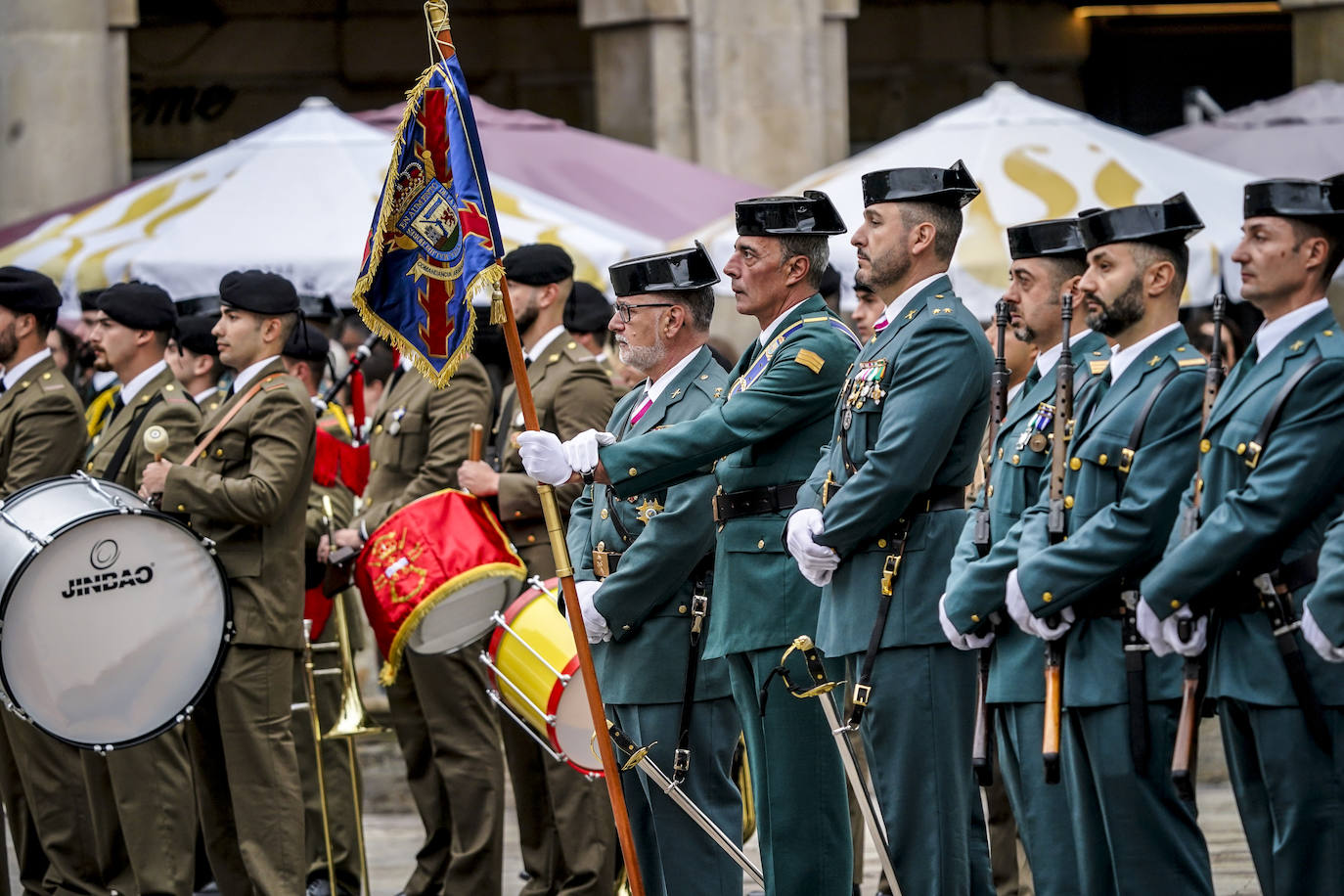 La Guardia Civil celebra el 12 de Octubre en el centro de Vitoria