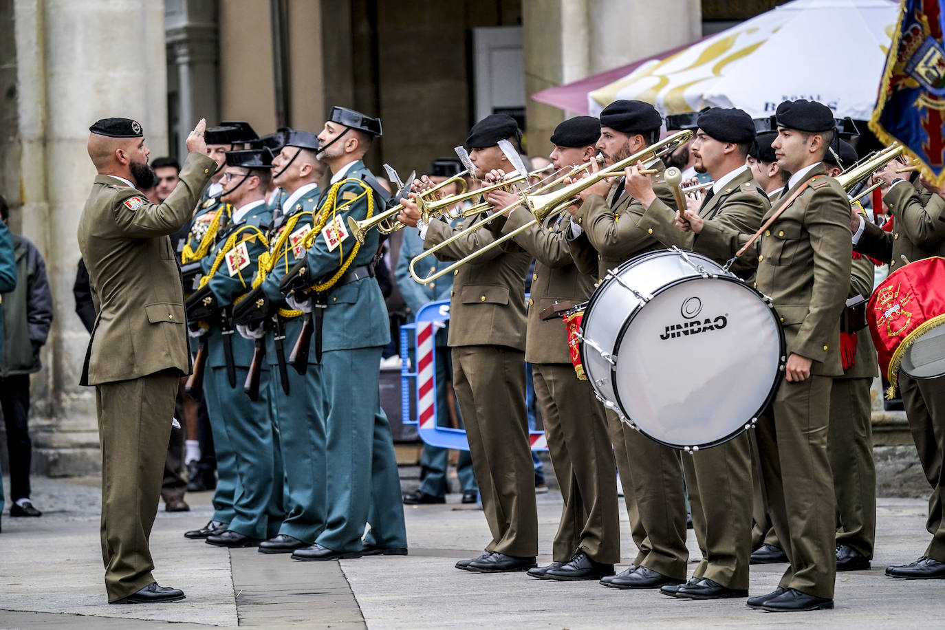 La Guardia Civil celebra el 12 de Octubre en el centro de Vitoria