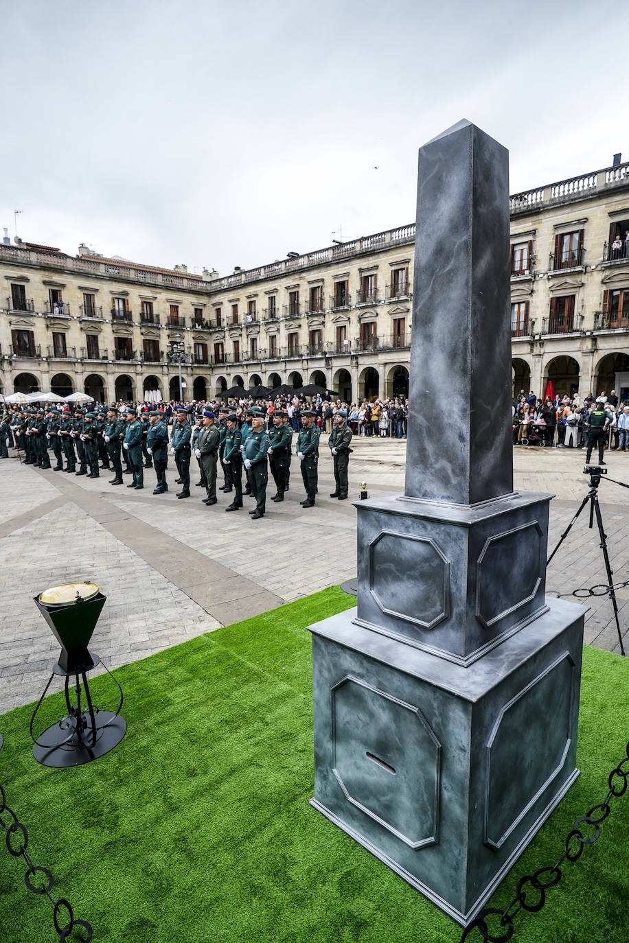 La Guardia Civil celebra el 12 de Octubre en el centro de Vitoria