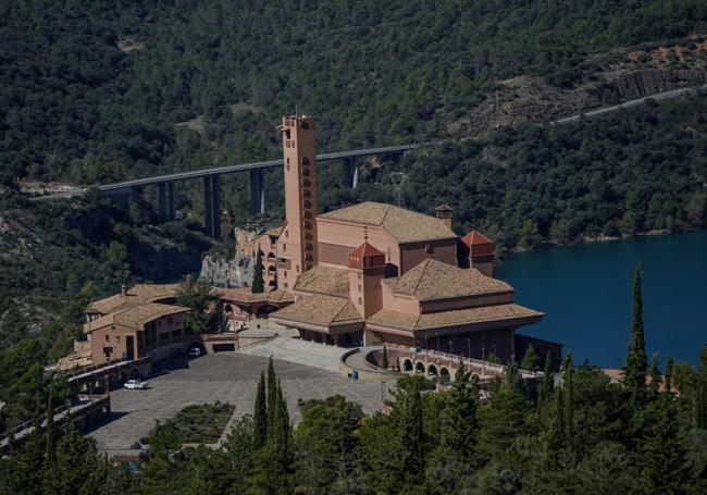 Vista del santuario desde un monte cercano.